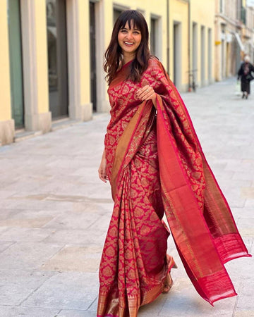 BEAUTIFUL RICH PALLU & JACQUARD WORK ON ALL OVER THE SAREE