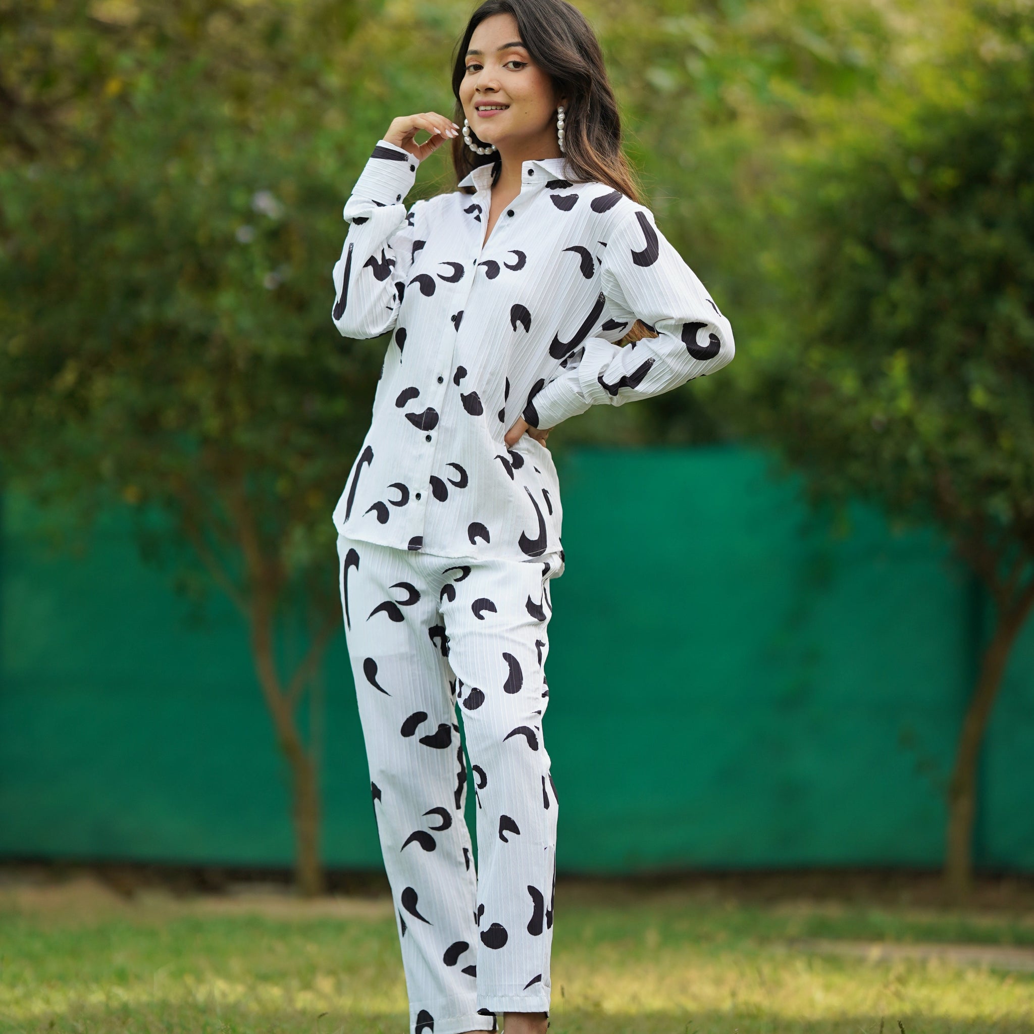 WHITE WITH BLACK TEXTURE CO-ORD SET