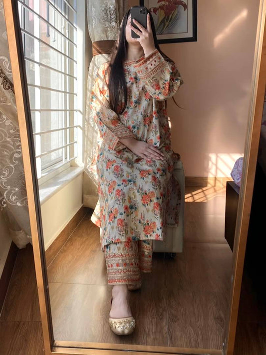 Đěsigner Party Wear  Crepe  Embroidered Suit